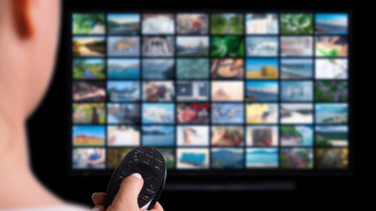 اختر خدمة IPTV المناسبة